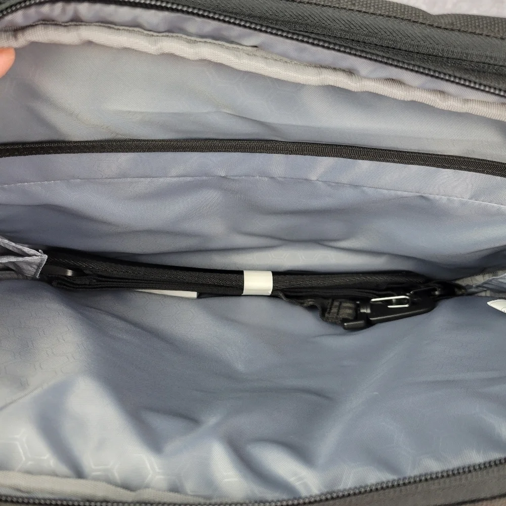 Dell Pro Briefcase 14 Earth-Friendly‎ Solution-Dyeing Process